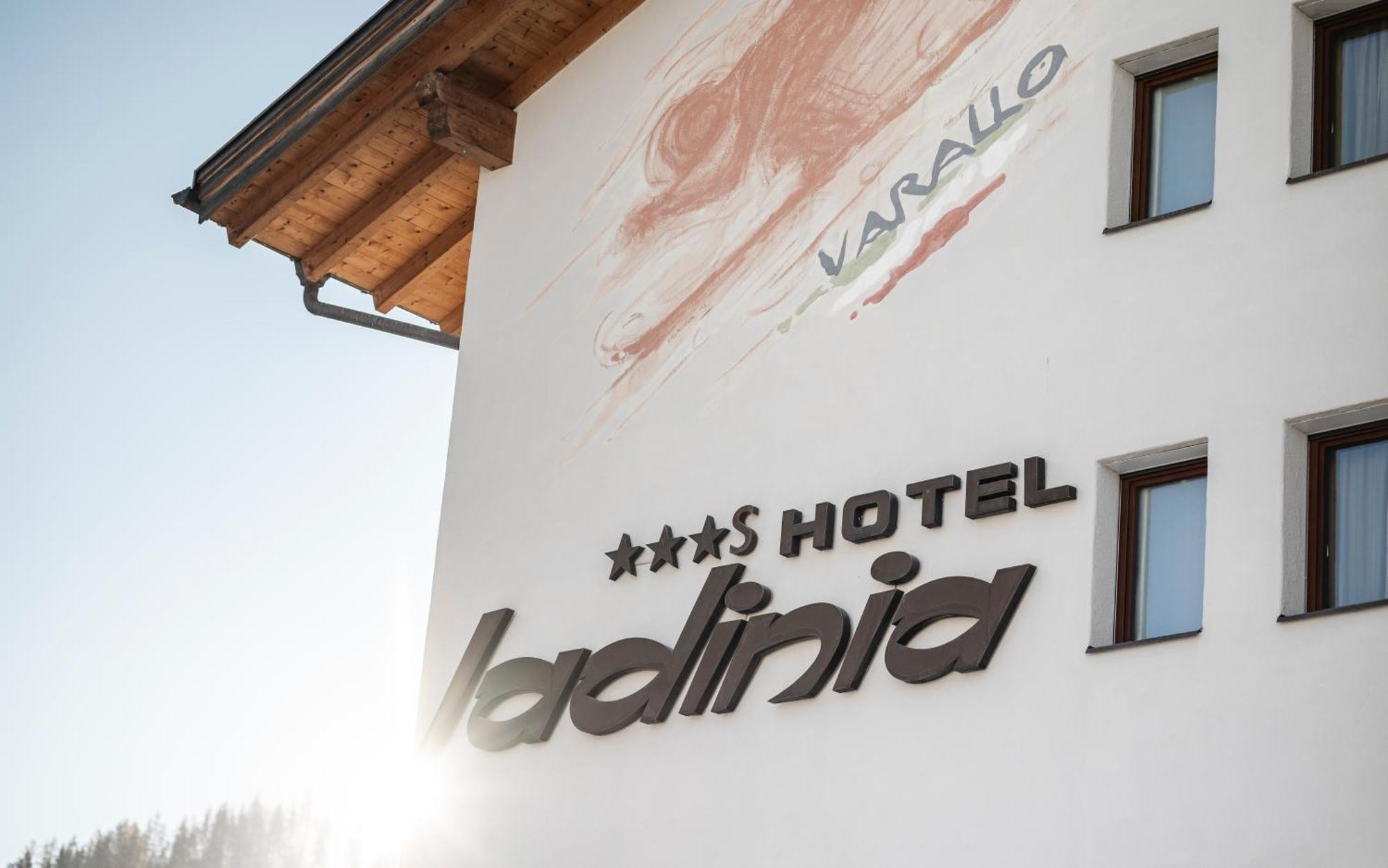Hotel Ladinia La Villa  Exteriör bild