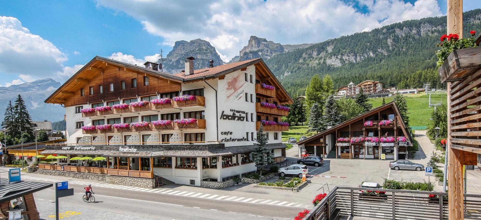 Hotel Ladinia La Villa  Exteriör bild